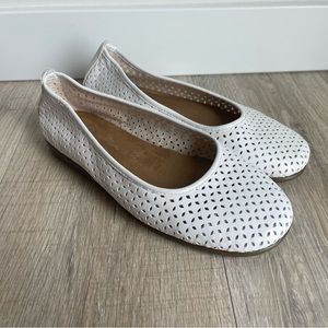 Aerosoles White Skimmer Ballerina Flats